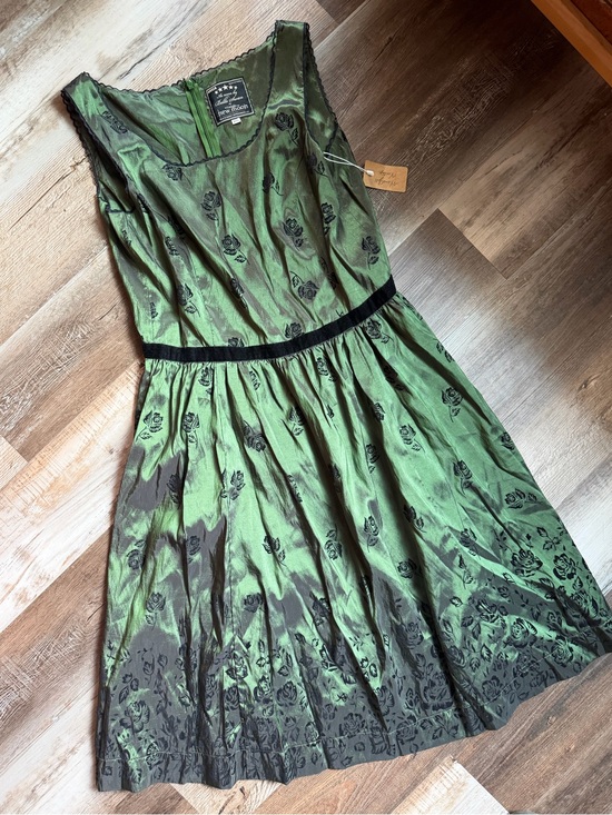 NECA Dresses & Skirts - Whimsigoth, Bella Swan Twilight Saga New Moon Green Dress NECA, Velvet details L